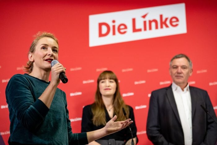 Heidi Reichinek (Mitte) und Jan van Aken treten für die Linke bei der Bundestagswahl an. Das gab die Parteivorsitzende Ines Schwerdtner (l.) bekannt.