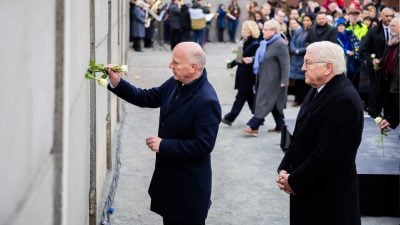 „Ohne Freiheit ist alles andere nichts“: Berliner Bürgermeister gedenkt Mauerfall