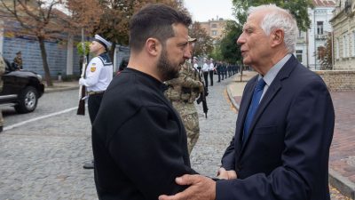 Josep Borrell war bereits mehrfach in der von Russland angegriffenen Ukraine, um dem Land die Solidarität der EU zu versichern. (Archivbild)