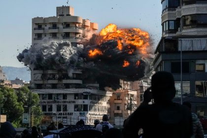 Tödlicher Angriff in Beirut: Wohngebäude zerstört, Hisbollah im Fokus