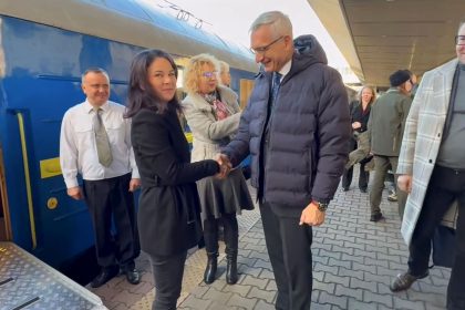 Baerbock zu achtem Besuch seit Kriegsbeginn in Ukraine eingetroffen