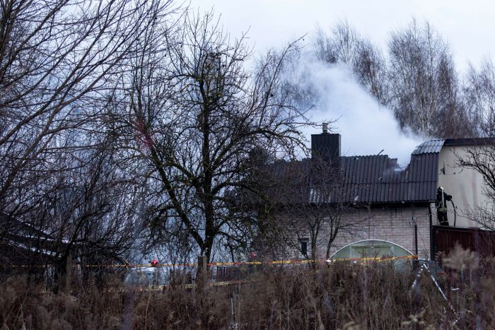 Bei dem Absturz des Flugzeugs trafen Trümmerteile auch ein Wohnhaus. 