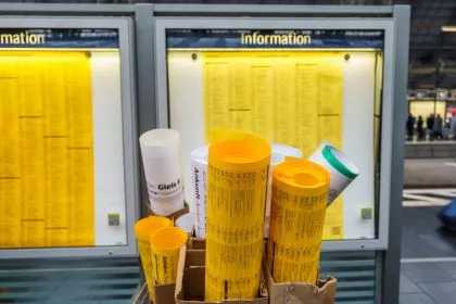Deutsche Bahn lässt Ankunftspläne in Bahnhöfen doch hängen