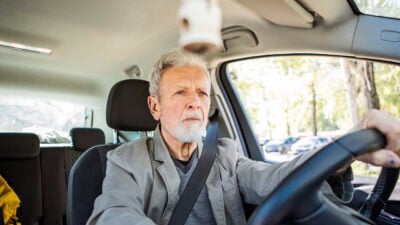 Ältere Autofahrer: Seltener in Unfälle verstrickt – doch häufiger Hauptverursacher