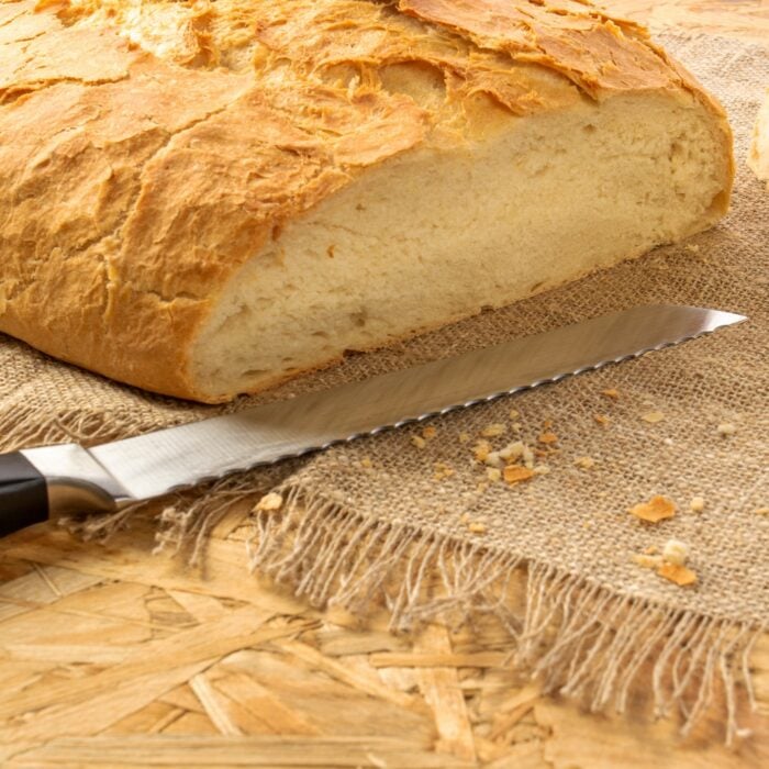 Küchenmesser der Grundausstattung: das Brotmesser