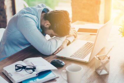 Müde und schlapp? 6 Ursachen für chronische Erschöpfung und Lösungen