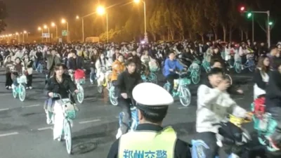 Chinesische Behörden gehen gegen nächtliches Radfahren wegen großer Beteiligung vor