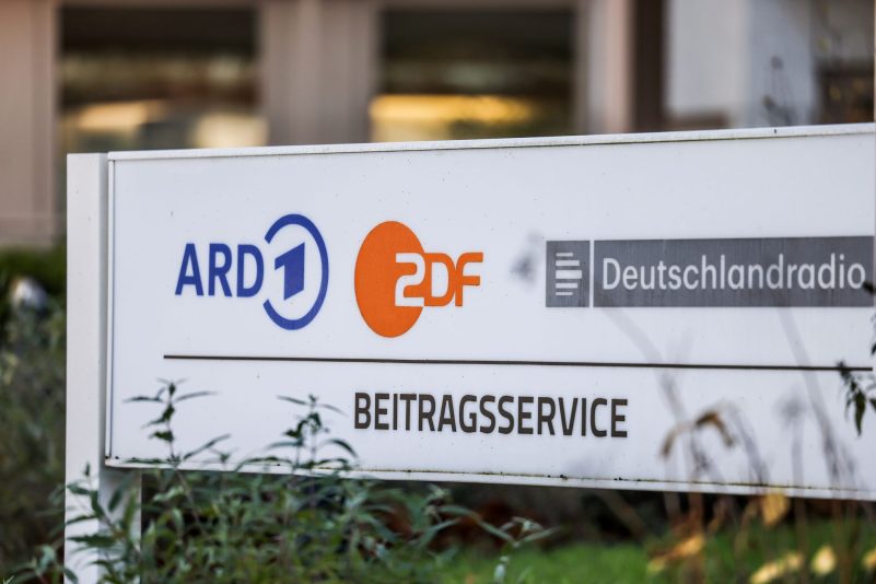 Niedersachsen setzt sich für die Erhöhung des Rundfunkbeitrags auf 18,94 Euro im Monat ein. (Archivbild)