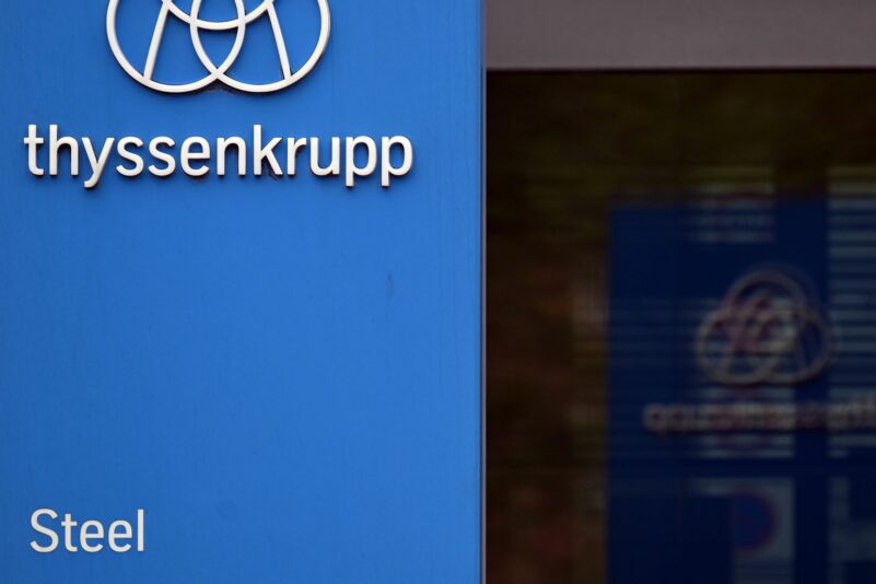 In der Stahlsparte von Thyssenkrupp sollen mehrere tausend Stellen wegfallen. (Archivbild)