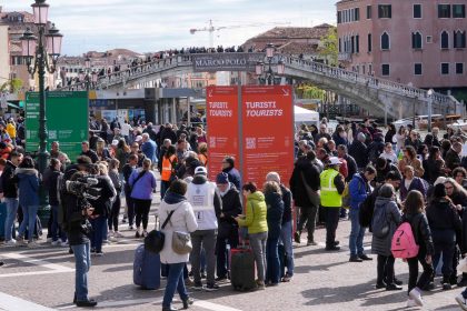 Venedig: Platzverweise für Touris, Fußfesseln für Diebe?