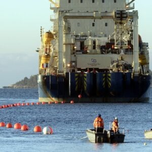 „Etwas Seltsames passiert“: Finnische Behörden stoppen Tanker nach Kabel-Störung