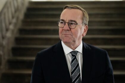 Mit den derzeitigen Umfragewerten für die SPD ist Pistorius nicht zufrieden - und macht Vorschläge.