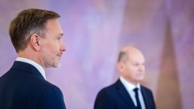 Ex-Finanzminister Lindner warf Kanzler Scholz eine «Entlassungsinszenierung» vor - und steht nun selbst in der Kritik. (Archivbild)