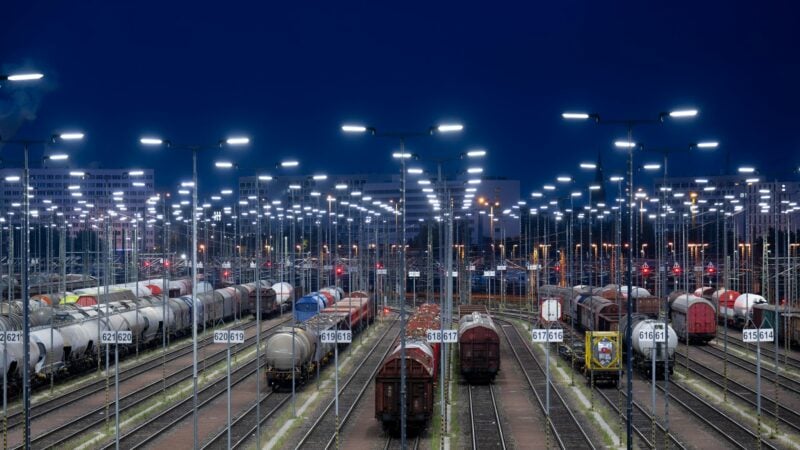 Bei der Bahn-Tochter DB Cargo fallen mehr Stellen weg als bisher angenommen. (Archivbild)