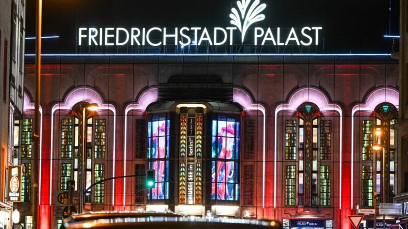 Auch der Friedrichstadt-Palast ist von den Sparmaßnahmen betroffen. (Archivbild)