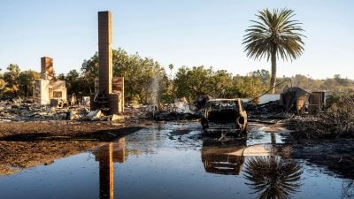 Waldbrand in Kalifornien legt Häuser in Schutt und Asche