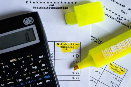 Soli-Wegfall könnte Betriebe um 65 Milliarden Euro entlasten – Verfassungsgericht entscheidet