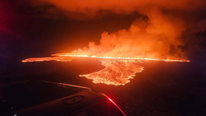 Grindavik: Vulkan in Island speit wieder Lava