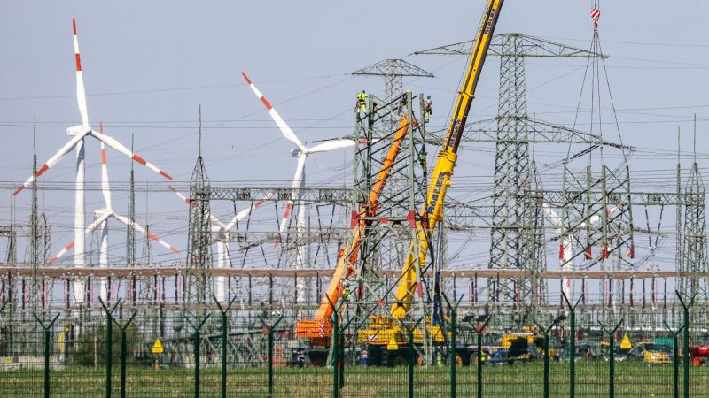 Zur kritischen Infrastruktur zählen auch Energieversorger und Stromtrassen. (Archivfoto)