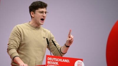 Juso-Chef Türmer pocht auf einen Parteitagsbeschluss für einen Kanzlerkandidaten. (Archivbild)