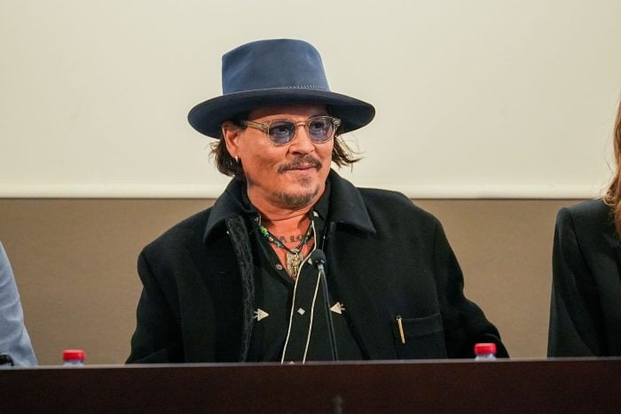 Film-Ikone Johnny Depp stellt Hilfe in Aussicht. 