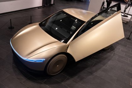 Fahrerloses Robotaxi: Tesla zeigt „Cybercab“ in Europa