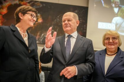 Scholz lässt SPD-Chefin stehen – und findet das „peinlich“