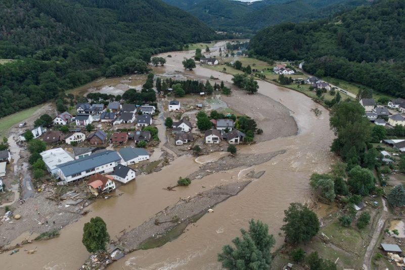 Ereignisse wie Starkregen und Hochwasser werden durch den Klimawandel häufiger und heftiger. (Archivbild)