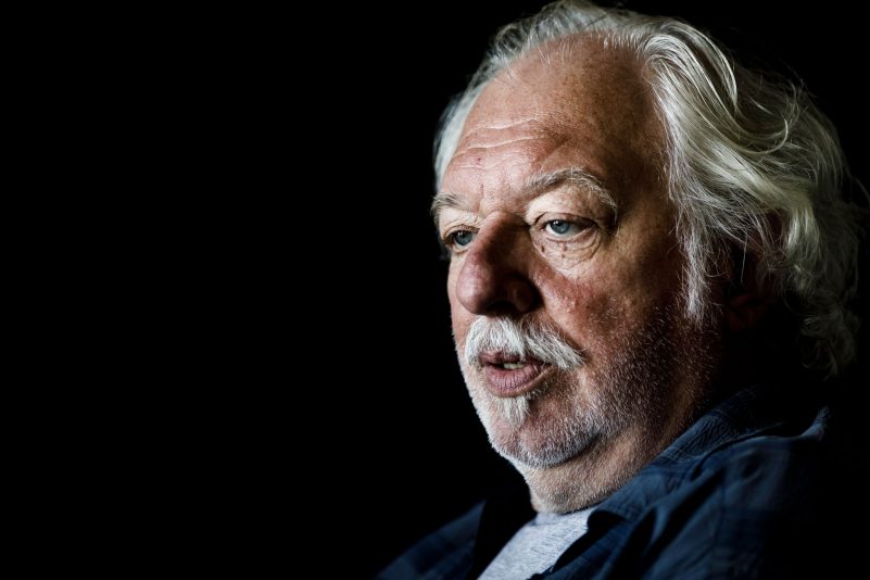 Wolfgang Becker, Filmregisseur, spricht während eines Interviews 2019 in seinem Atelier. (Archivbild)