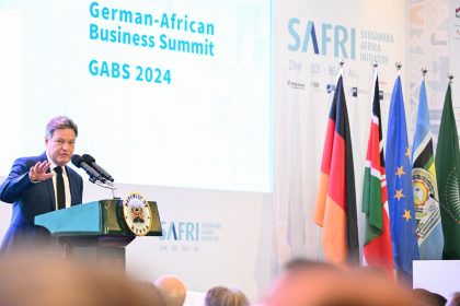 Habeck bietet Ländern Afrikas engere Zusammenarbeit an