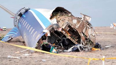 Abgestürztes Passagierflugzeug in Kasachstan: 38 Tote