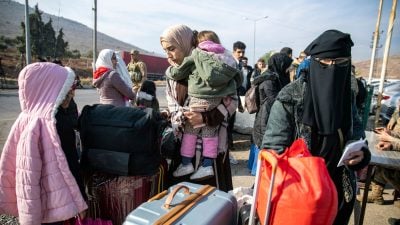 Einige Flüchtlinge kehren aus der Türkei in ihr Heimatland Syrien zurück. Andere warten wegen der noch instabilen Lage lieber ab.