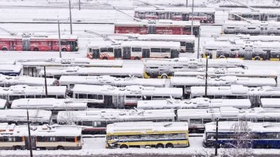 Hoher Schnee und Sturm legen Teile des Balkans lahm