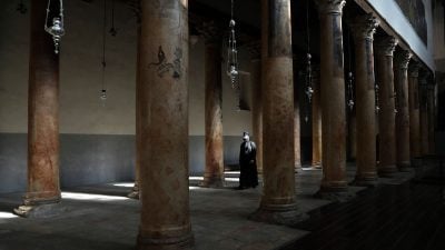 Hunderte Gläubige feiern an Geburtskirche in Bethlehem Weihnachten