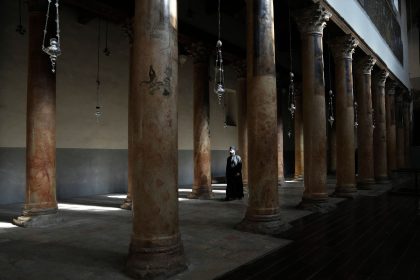 Hunderte Gläubige feiern an Geburtskirche in Bethlehem Weihnachten