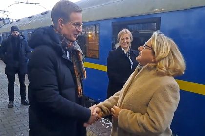 Kiew: Entwicklungsministerin Schulze übergibt Winterhilfe