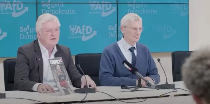 Der „Compact“-Chef Jürgen Elsässer (l.) und Dr. Christoph Berndt, der AfD-Fraktionsvorsitzende im brandenburgischen Landtag, während ihrer Pressekonferenz am 4. Dezember 2024 im Potsdamer Landtag. Foto: Bildschirmfoto/YouTube/AfD-Fraktion Brandenburg