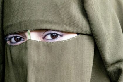 Düsseldorf: Schülerin darf nicht vollverschleiert in Unterricht