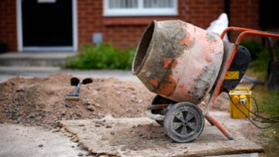 Unbekannte stehlen in Hessen 560 Säcke Zement von Baustelle