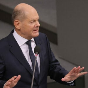 Scholz widerspricht Baerbock: Debatte über mögliche Beteiligung an Friedenstruppe „unangemessen“