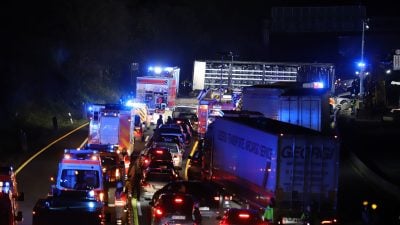 Horrorfahrt von Lkw in NRW: 18 Verletzte – ein Mensch in Lebensgefahr