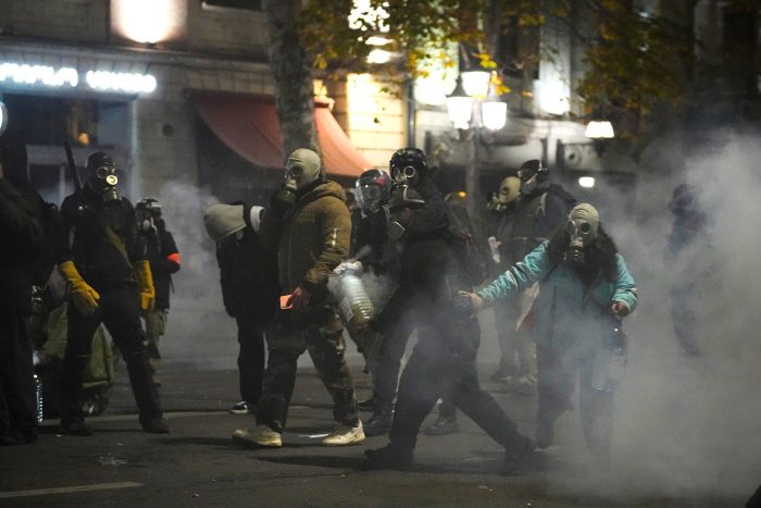 Seit Tagen kommt es bei den proeuropäischen Protesten in Georgien auch zu Gewalt.