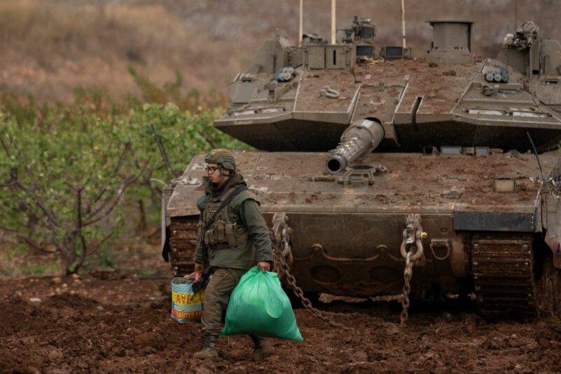 Israel hat die Verlegung eines Teils seiner Truppen aus dem Südlibanon in den Gazastreifen angekündigt.