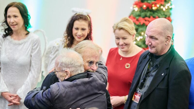 Darf endlich wieder seine Gäste bei der großen Feier herzen: Frank Zander.