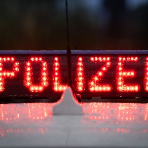 Mann nach Zerstörungsfahrt mit Bagger von Polizei erschossen – Ein Beamter verletzt