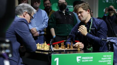 Magnus Carlsen trat zur Blitzschach-WM doch an, in Jeans.