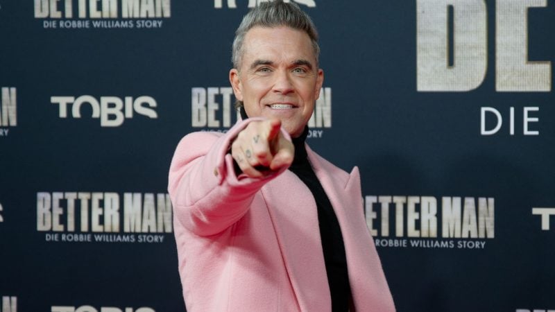 Kommt 2025 mit Konzerten nach Deutschland: Superstar Robbie Williams. (Archivbild)