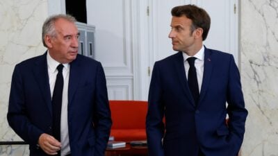 Neue Regierung, alte Gesichter: Droht Frankreich der nächste Sturz?