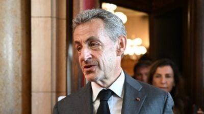 Gerichtsurteil: Frankreichs Ex-Präsident Sarkozy muss ein Jahr lang elektronische Fußfessel tragen