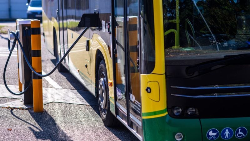 Seit 2018 fördert der Bund die Umrüstung der Busflotten in Deutschland - Tausende E-Busse sind seither im Linienverkehr unterwegs. (Archivbild)